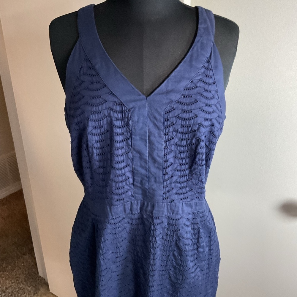 Old Navy Navy Blue Eyelet V-Neck Sheath Dress 10 Sleeveless Cocktail Midi - Picture 2 of 6